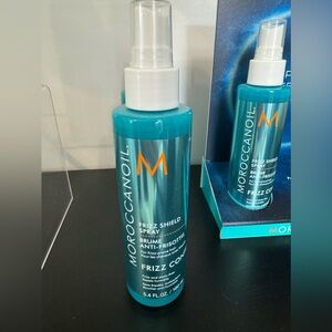 Moroccan oil frizz shield spray